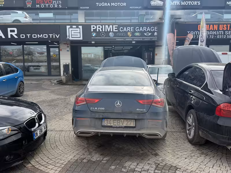 mercedes cla 200 dükkan önü